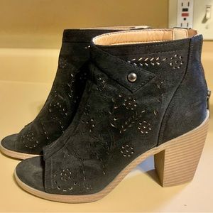 Black Cut Out Chunky Booty Heels - 3 Inch - Size 7